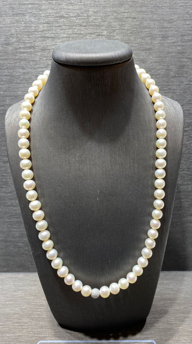 Girocollo perle freshwater mm 6,5-7 mm con sfera centrale in oro bianco 18kt art. GRP61/2-7M