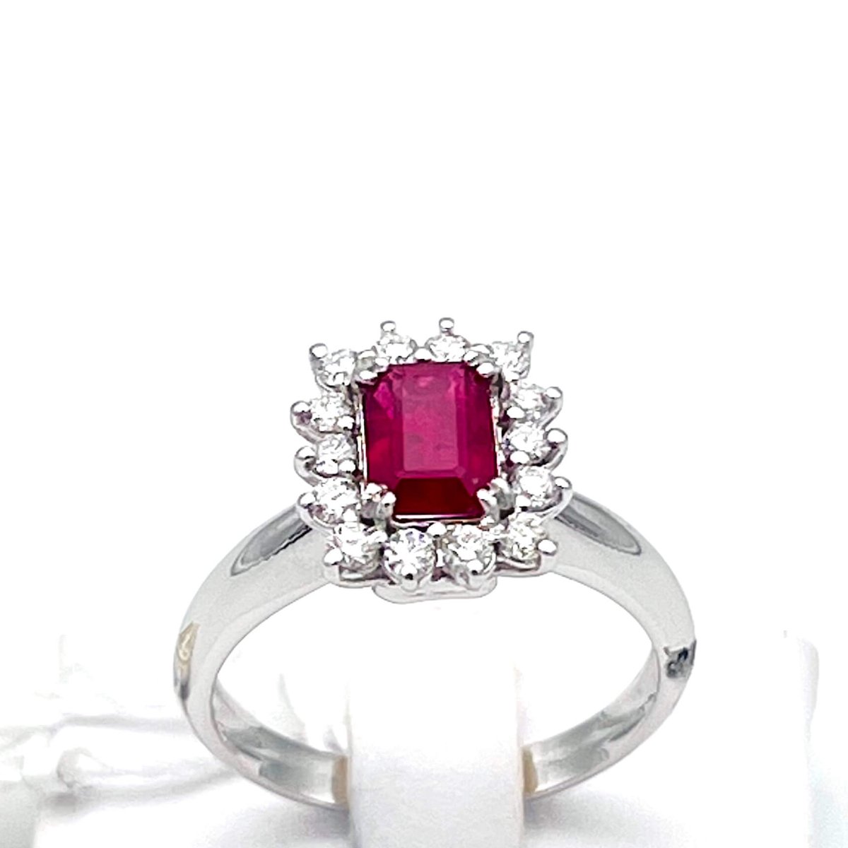 Anello oro bianco rubino e diamanti  BON TON Art. AN2787