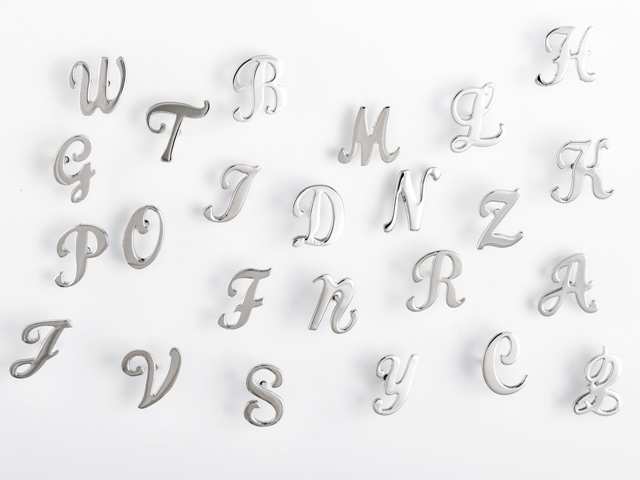 Mono Orecchino Lobo Iniziale (Corsivo Inglese), in argento 925%